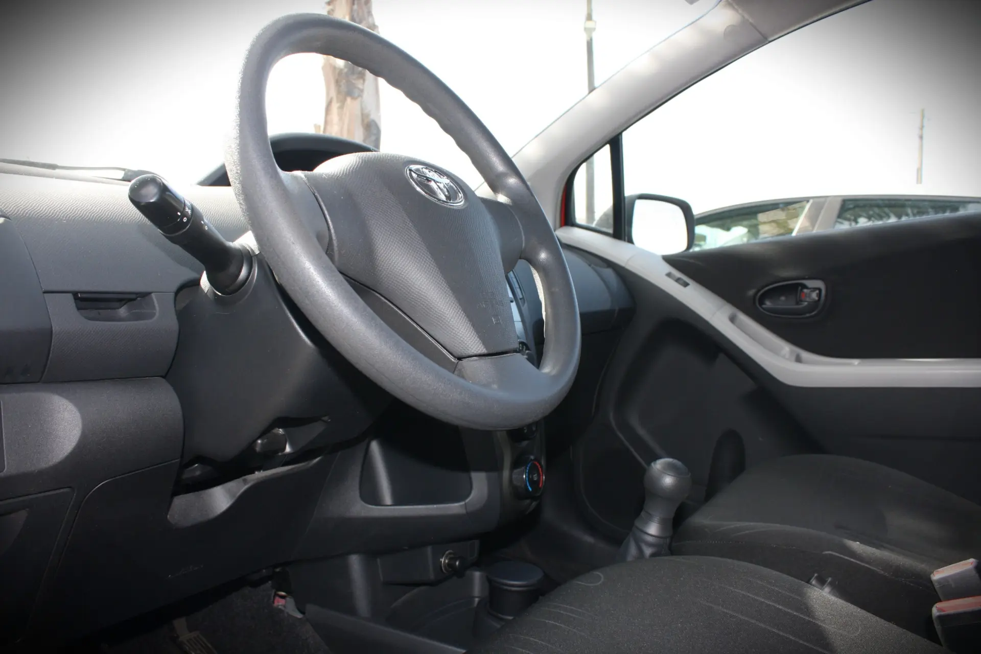 Toyota Yaris 1.0 VVT-i Comfort+AC 7