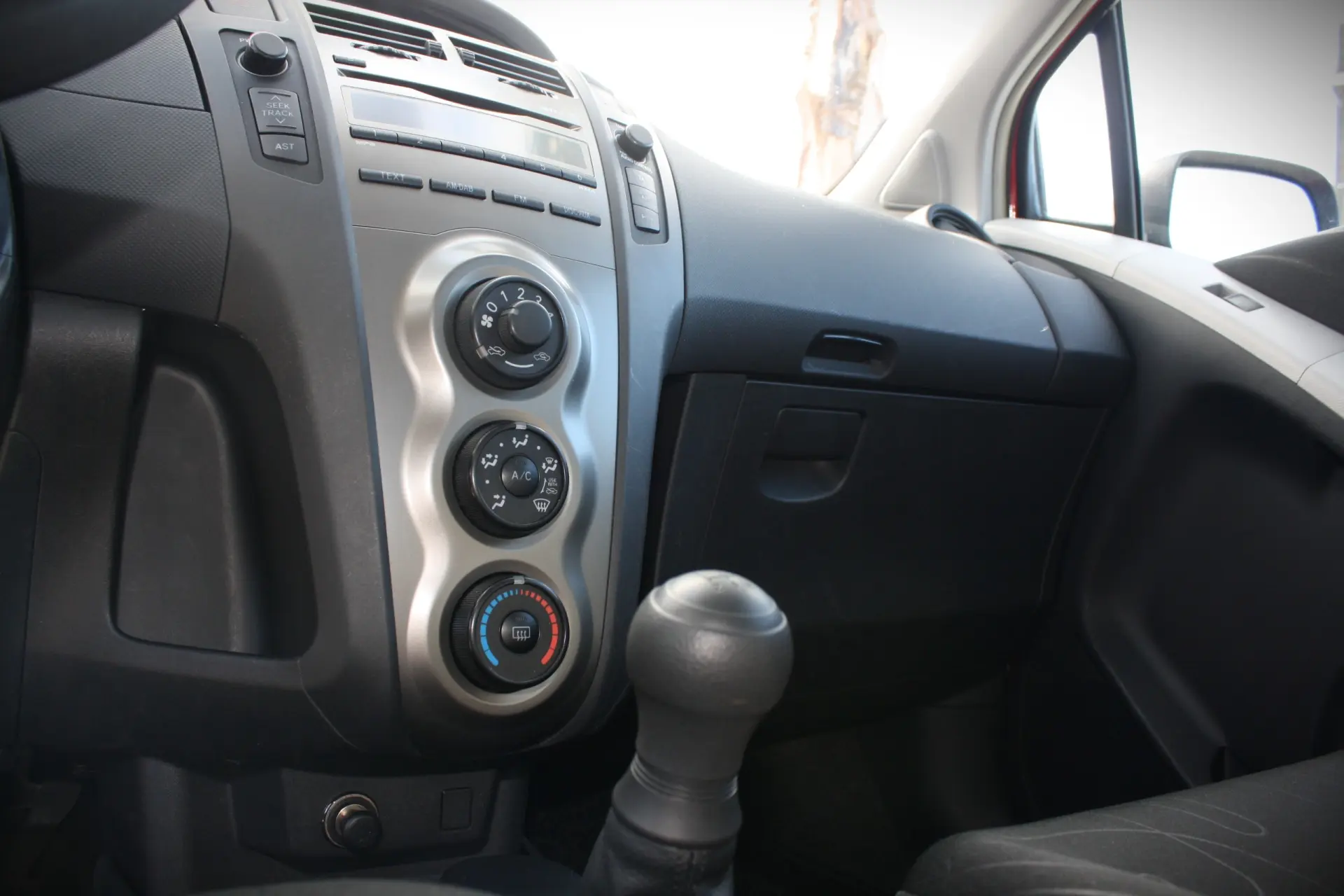 Toyota Yaris 1.0 VVT-i Comfort+AC 6