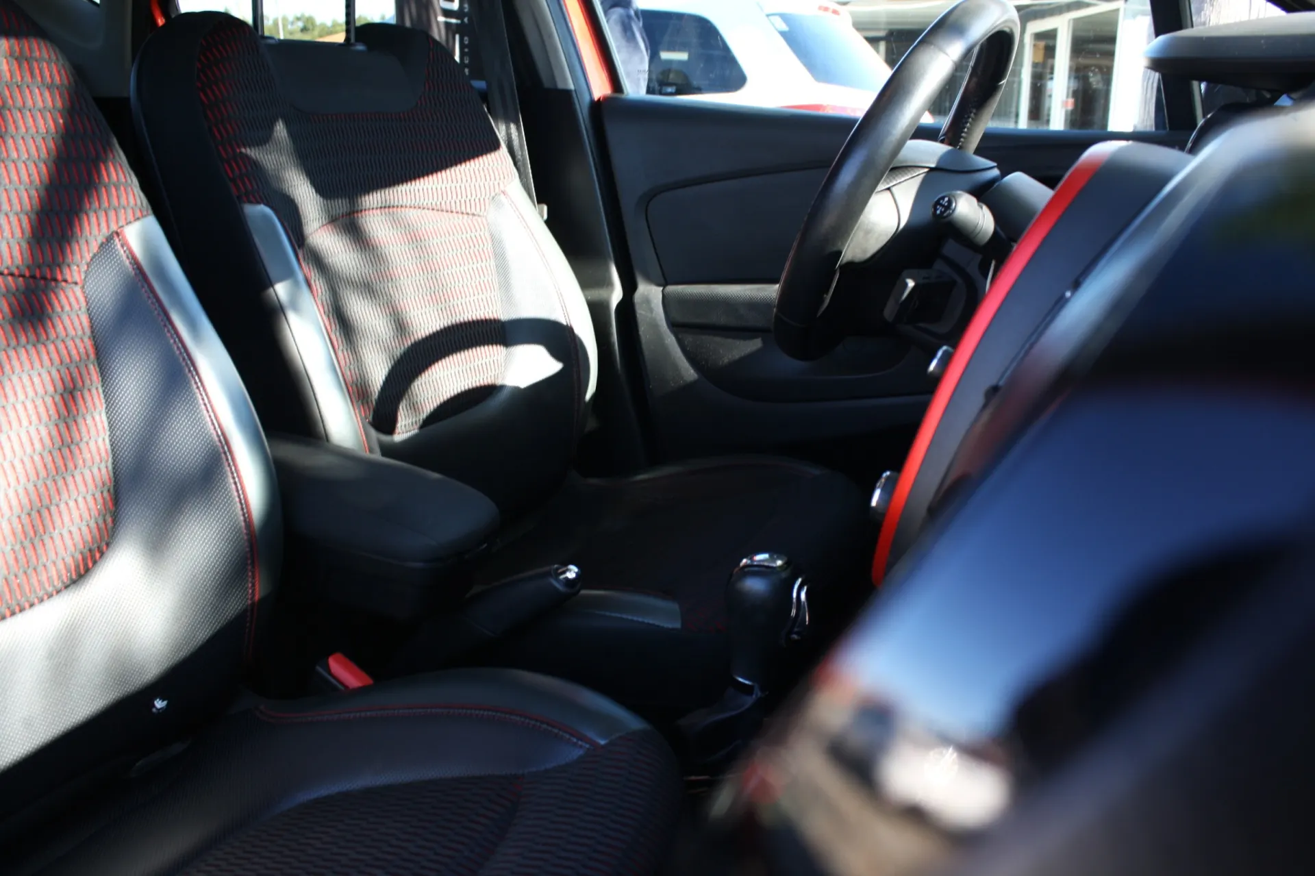 Renault Captur 1.5 dCi Helly Hansen EDC 23