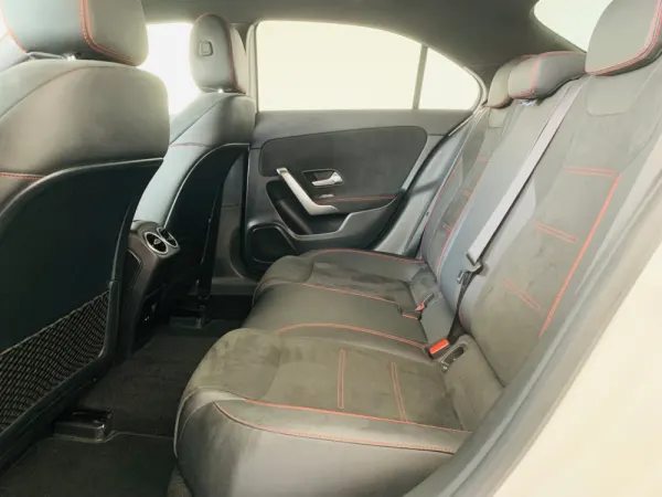 Mercedes-Benz A 180 Limousine d AMG Line 38