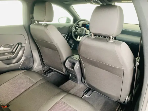 Mercedes-Benz CLA 180 7G-DCT Progressive 40