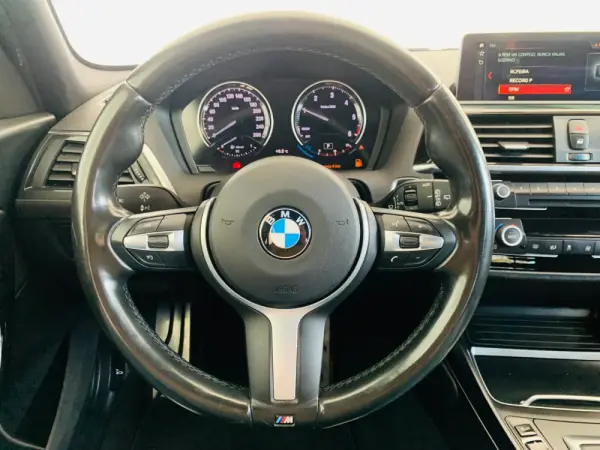 BMW 116 d Pack M Auto 10