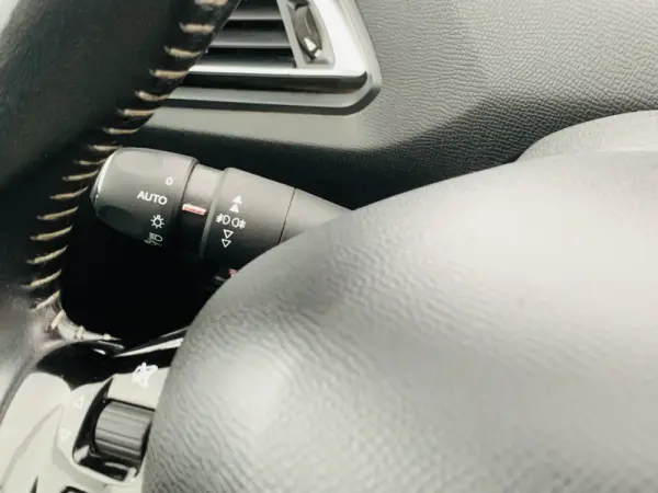 Peugeot 308 SW 1.5 BlueHDi Allure 15