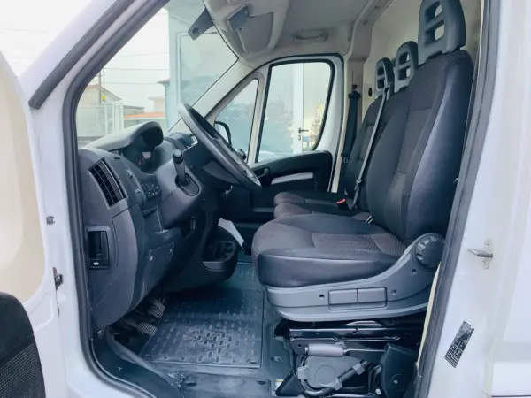 Peugeot Boxer 2.2 BlueHDi 335 L3 CD 12