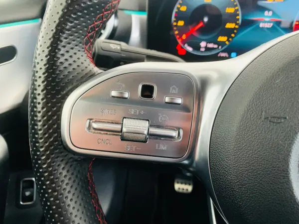 Mercedes-Benz A 180 Limousine d AMG Line 13