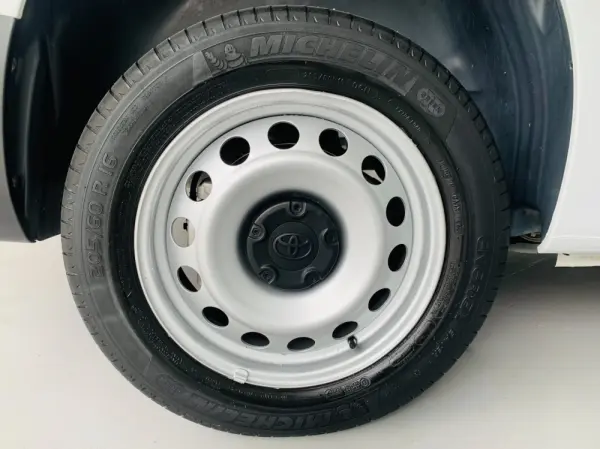 Toyota Proace 1.5D L2 Comfort 13