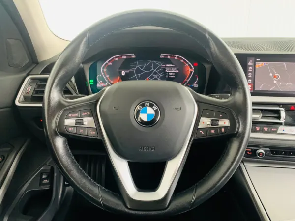 BMW 318 d Touring Auto 11
