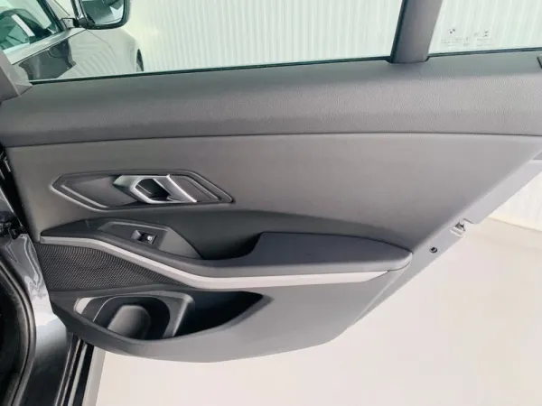 BMW 318 d Touring Auto 48