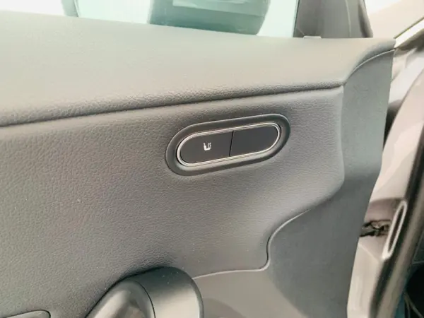 Mercedes-Benz CLA 180 7G-DCT Progressive 8