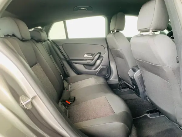 Mercedes-Benz CLA 180 7G-DCT Progressive 39