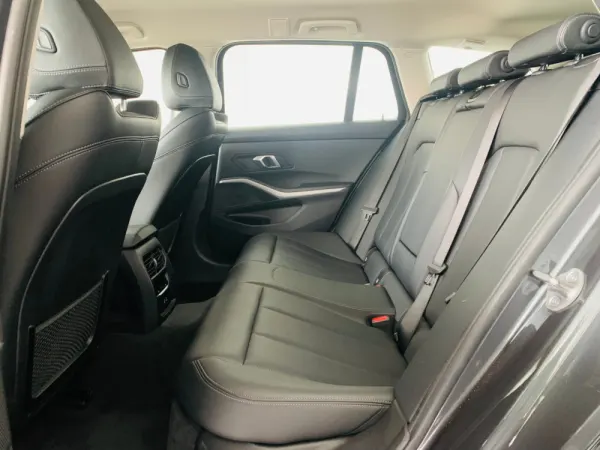 BMW 318 d Touring Auto 40