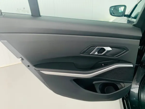 BMW 318 d Touring Auto 39