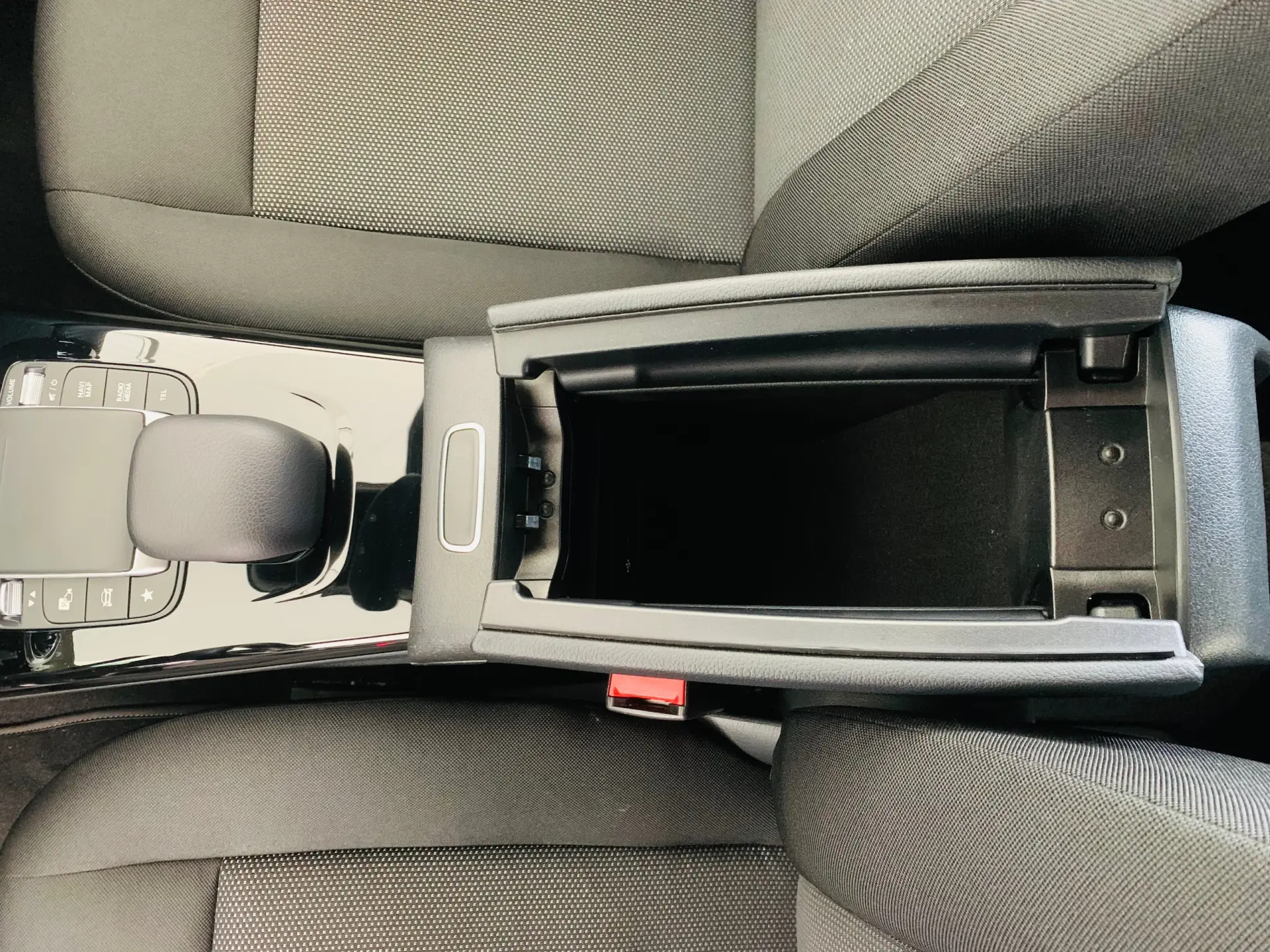 Mercedes-Benz CLA 180 7G-DCT Progressive 28