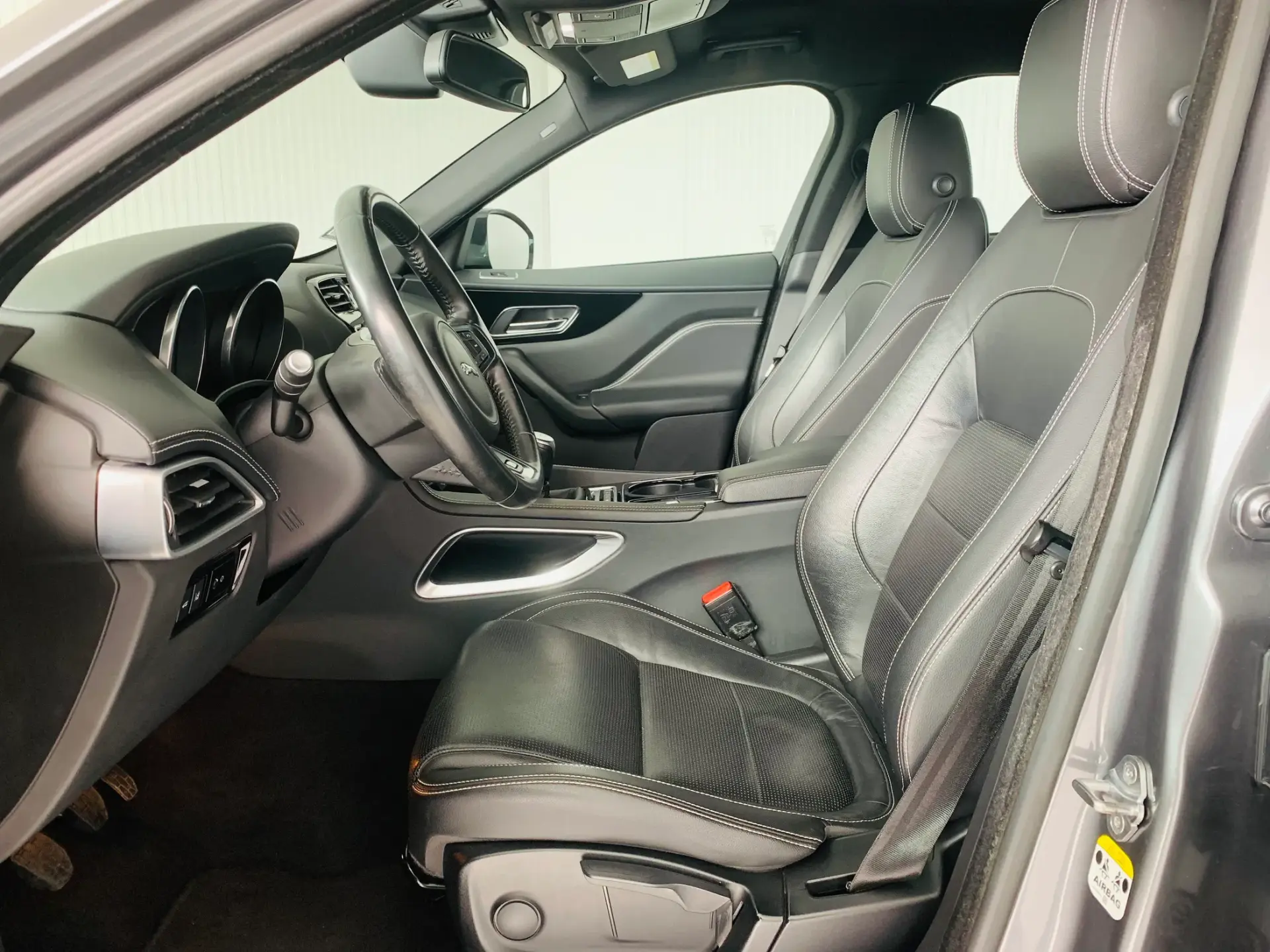 Jaguar F-Pace 2.0 i4D R-Sport AWD 9