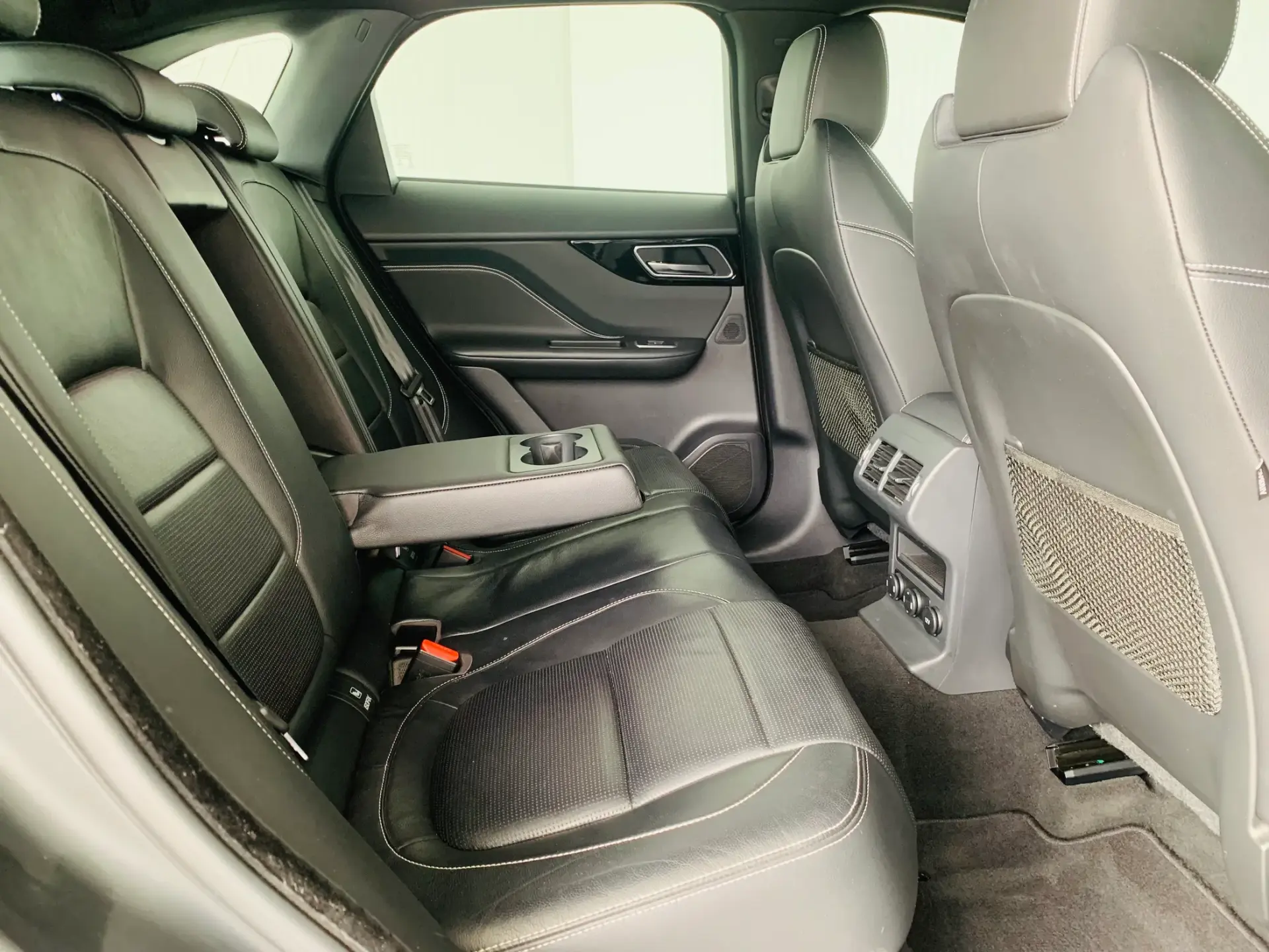 Jaguar F-Pace 2.0 i4D R-Sport AWD 42