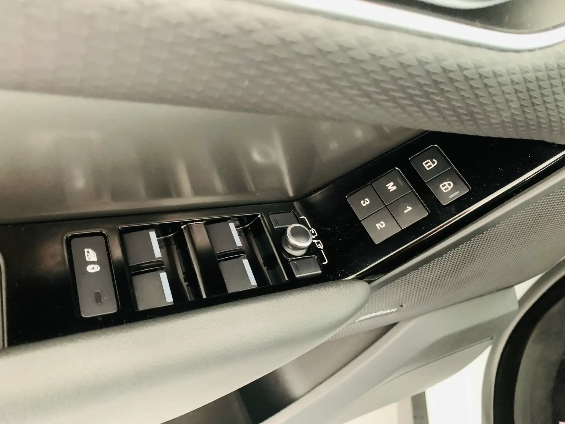 Land Rover Range Rover Velar 2.0 P400e AWD S 7