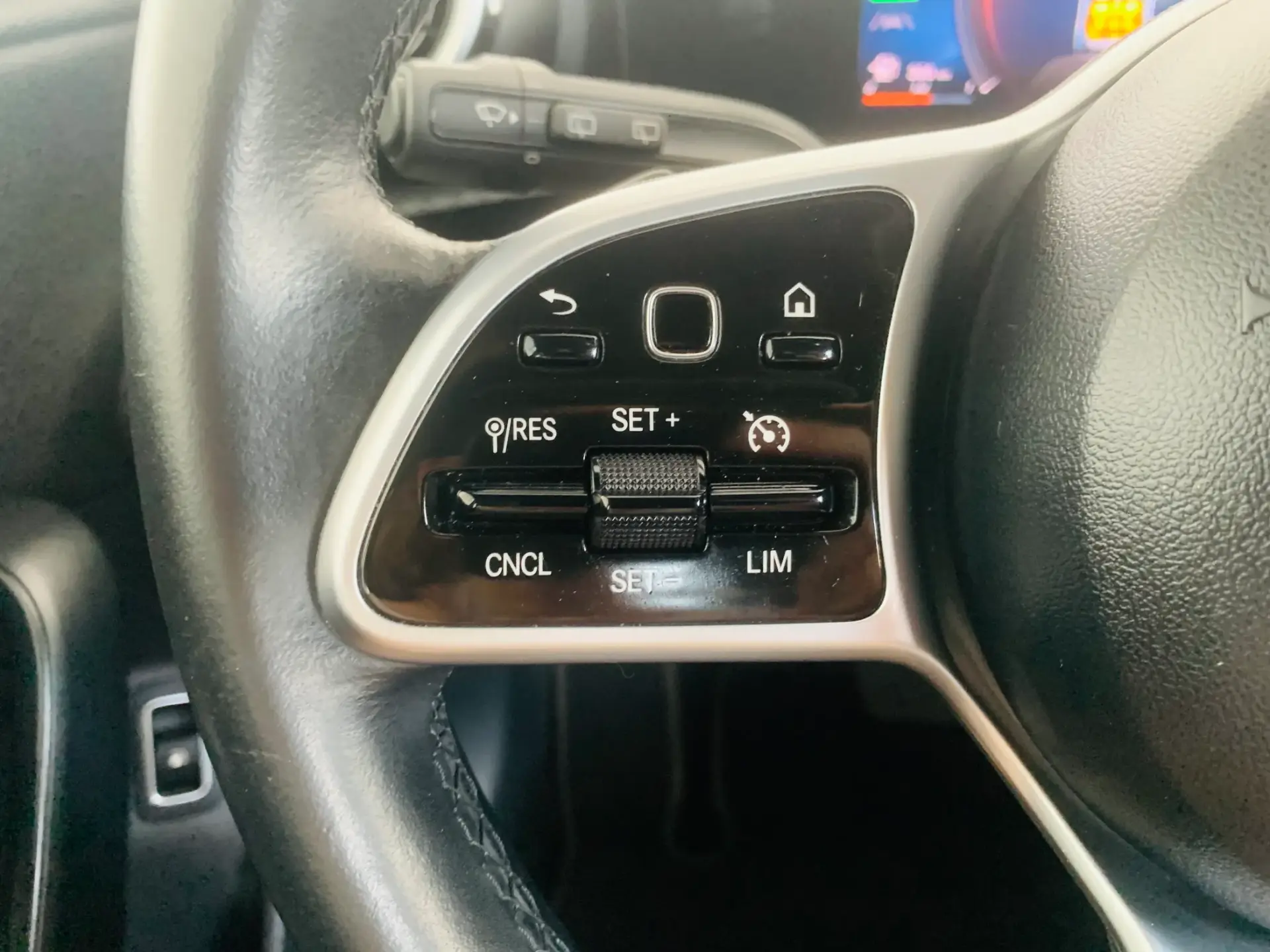 Mercedes-Benz A 250 e Progressive 11