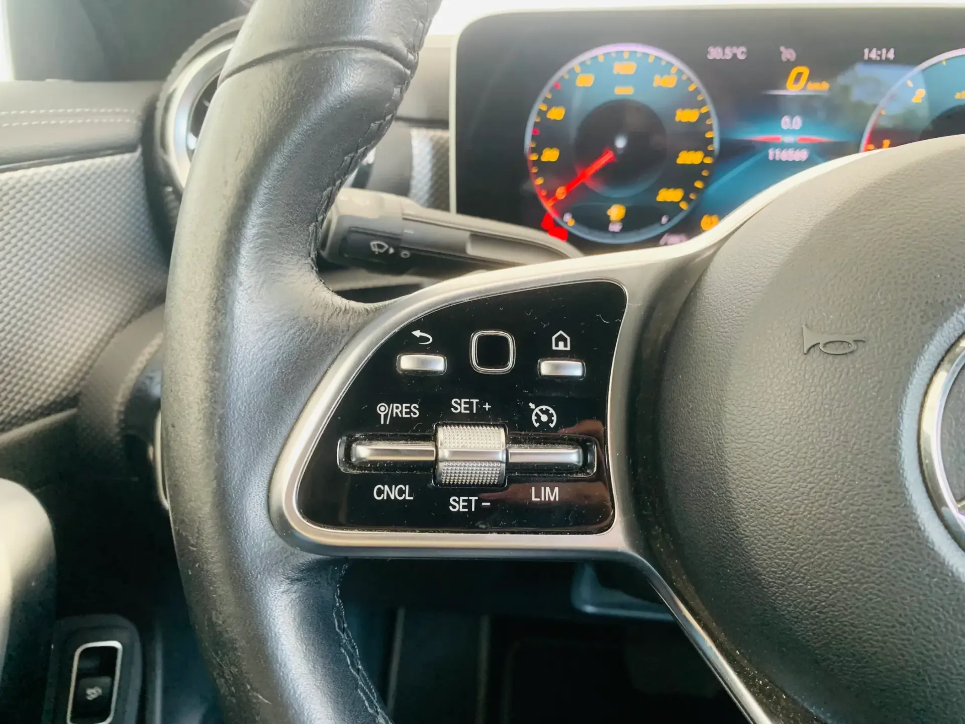 Mercedes-Benz CLA 180 d 7G-DCT Edition 1 12