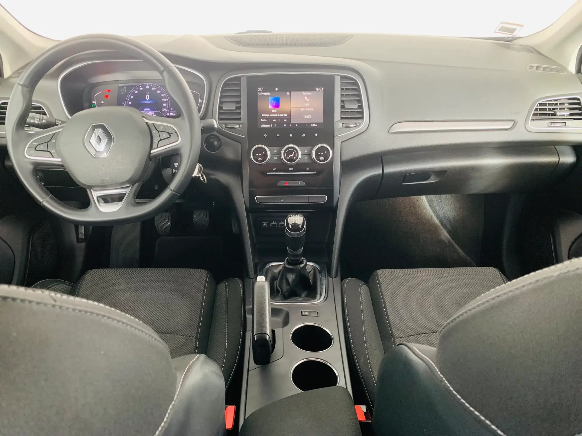 Renault Mégane Sport Tourer 1.5 Blue dCi Techno 32