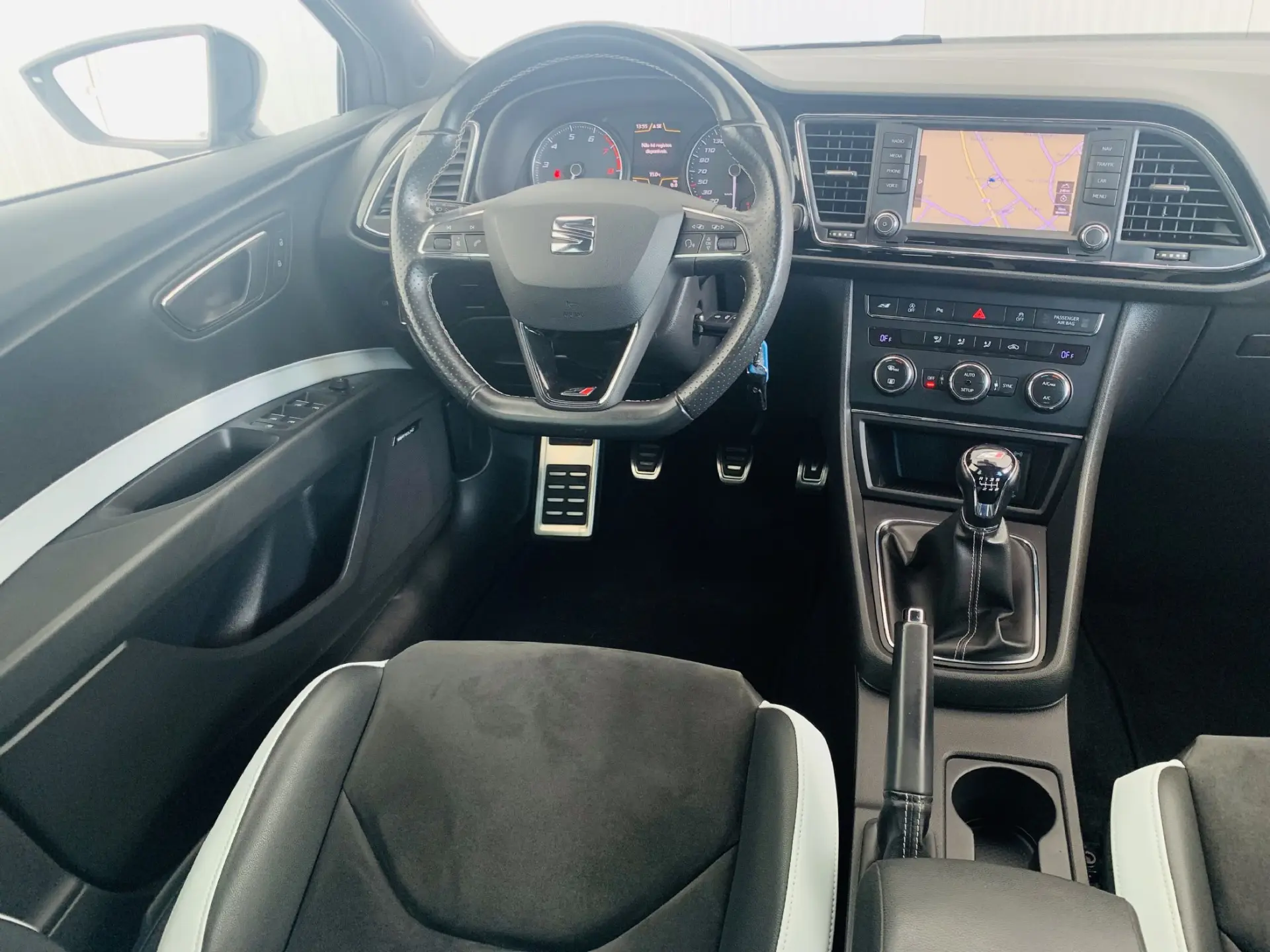 SEAT Leon ST Outro 30