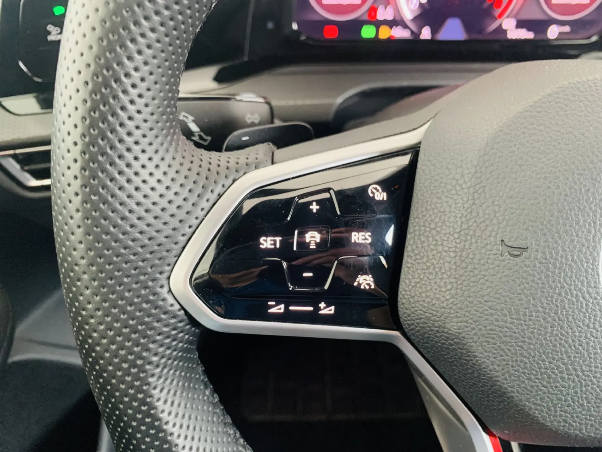 Volkswagen Golf 2.0 TSI GTI DSG 10