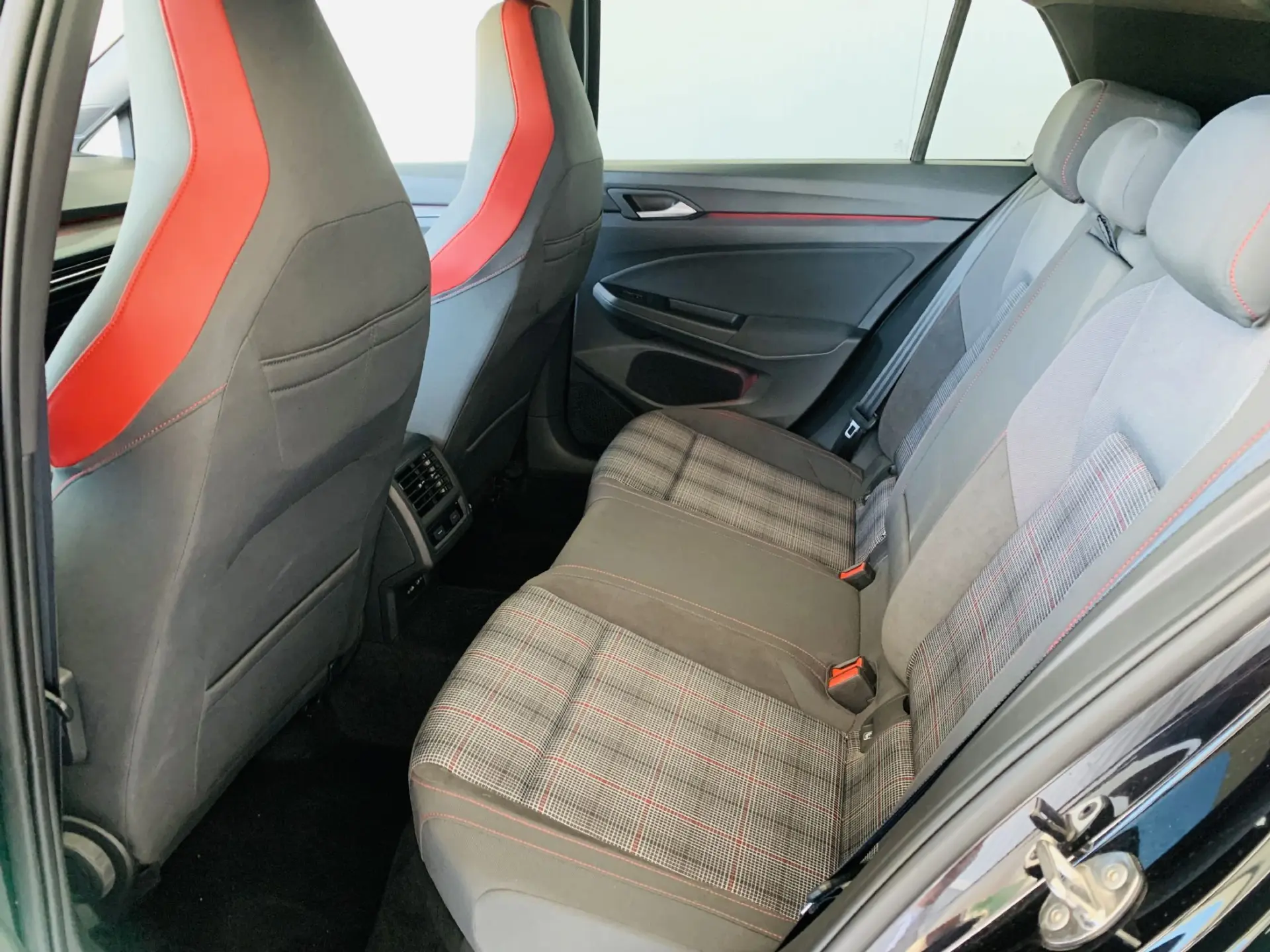 Volkswagen Golf 2.0 TSI GTI DSG 28