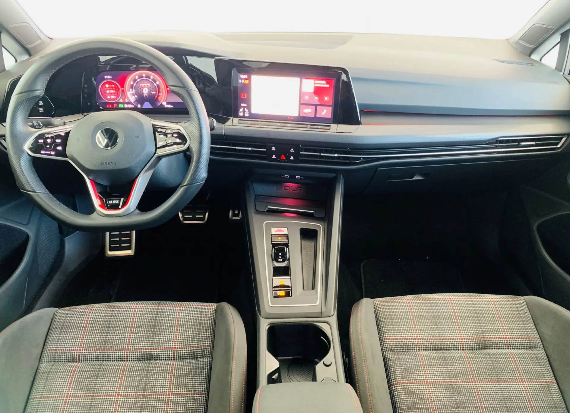 Volkswagen Golf 2.0 TSI GTI DSG 29