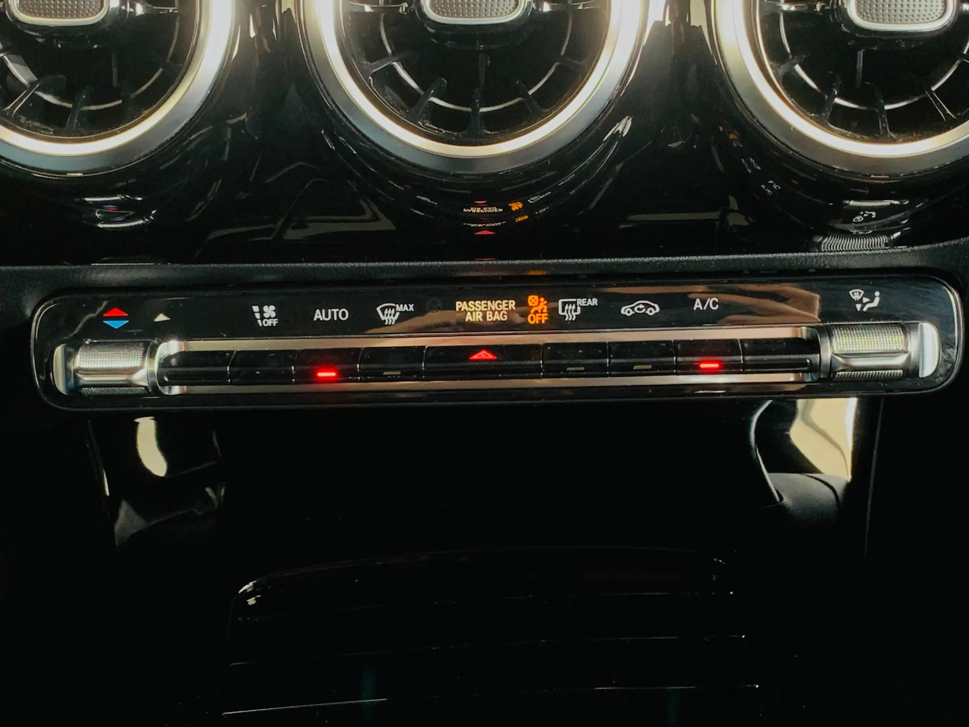 Mercedes-Benz CLA 180 7G-DCT Progressive 25