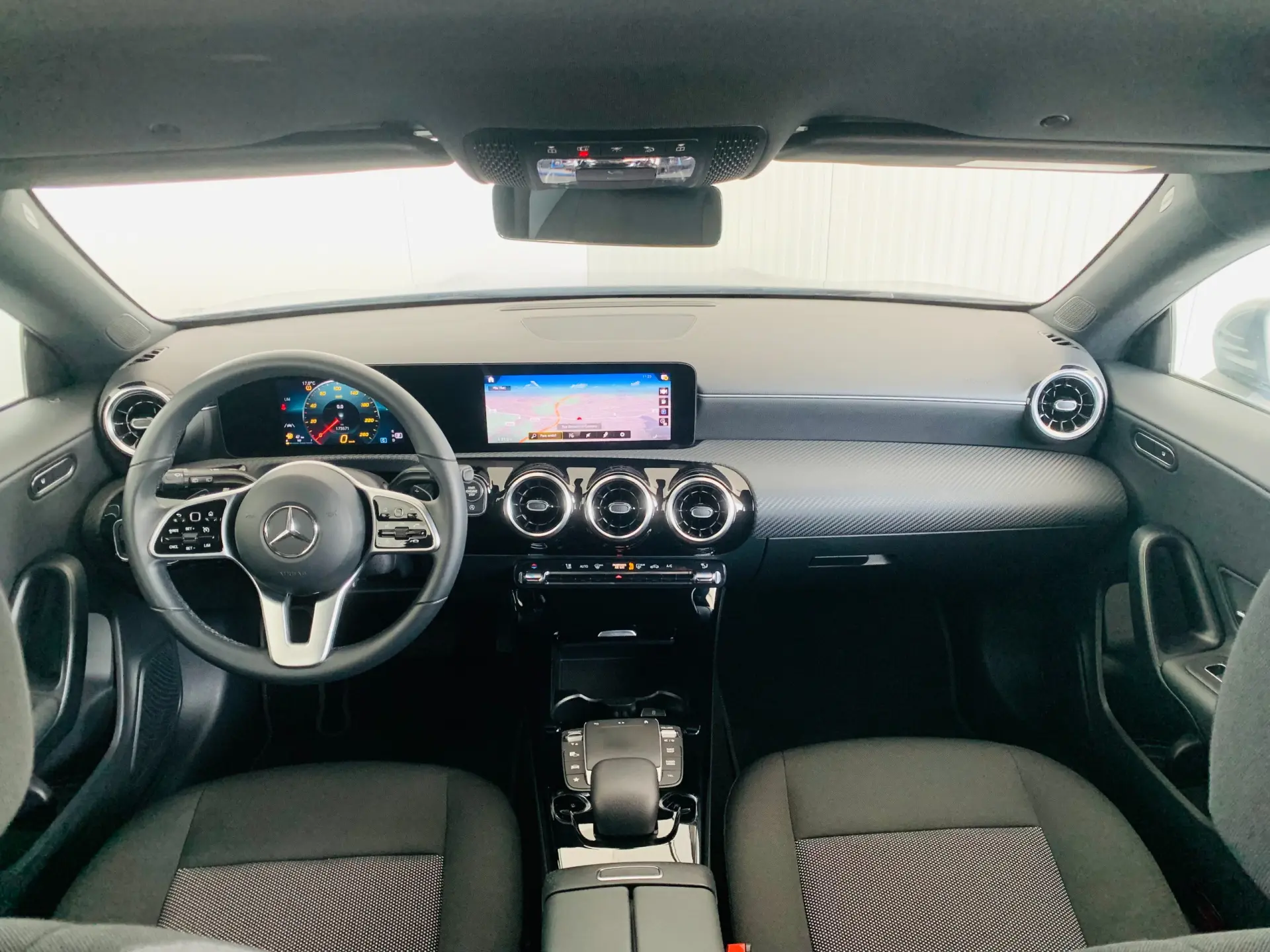 Mercedes-Benz CLA 180 7G-DCT Progressive 32