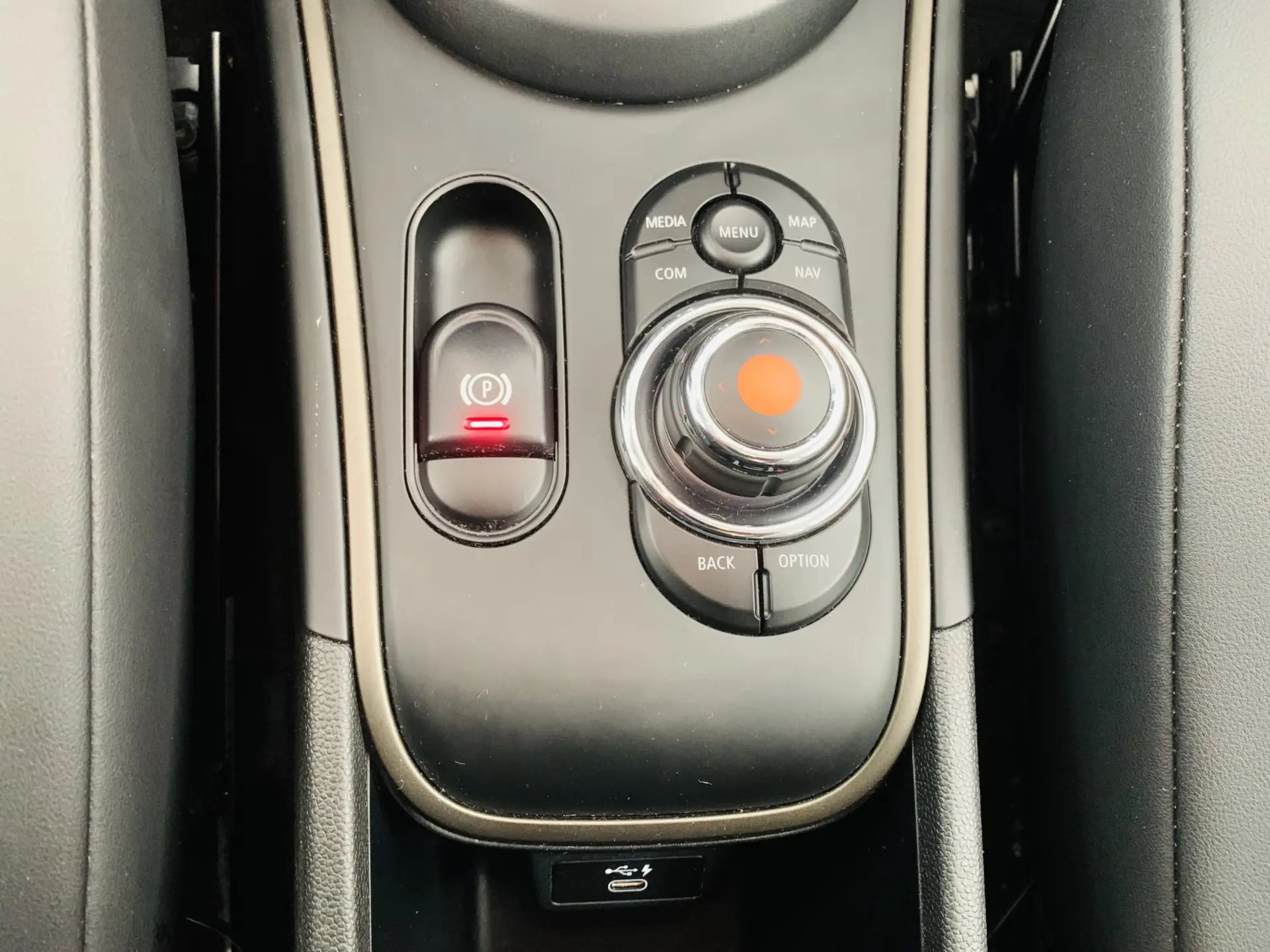 MINI Countryman Cooper SE ALL4 Auto 34