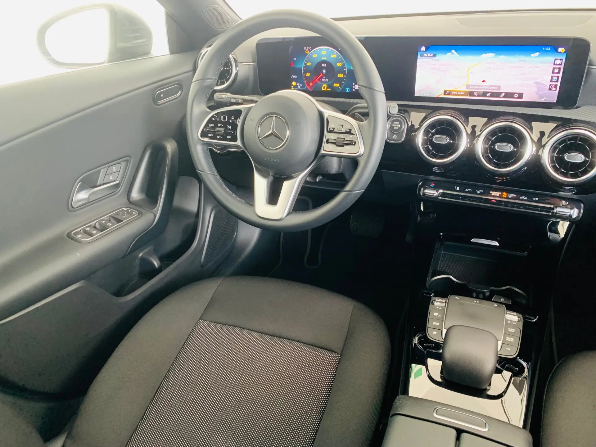 Mercedes-Benz CLA 180 7G-DCT Progressive 34