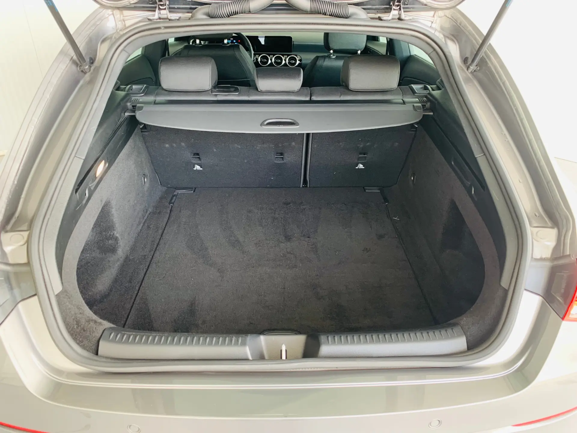 Mercedes-Benz CLA 180 7G-DCT Progressive 37