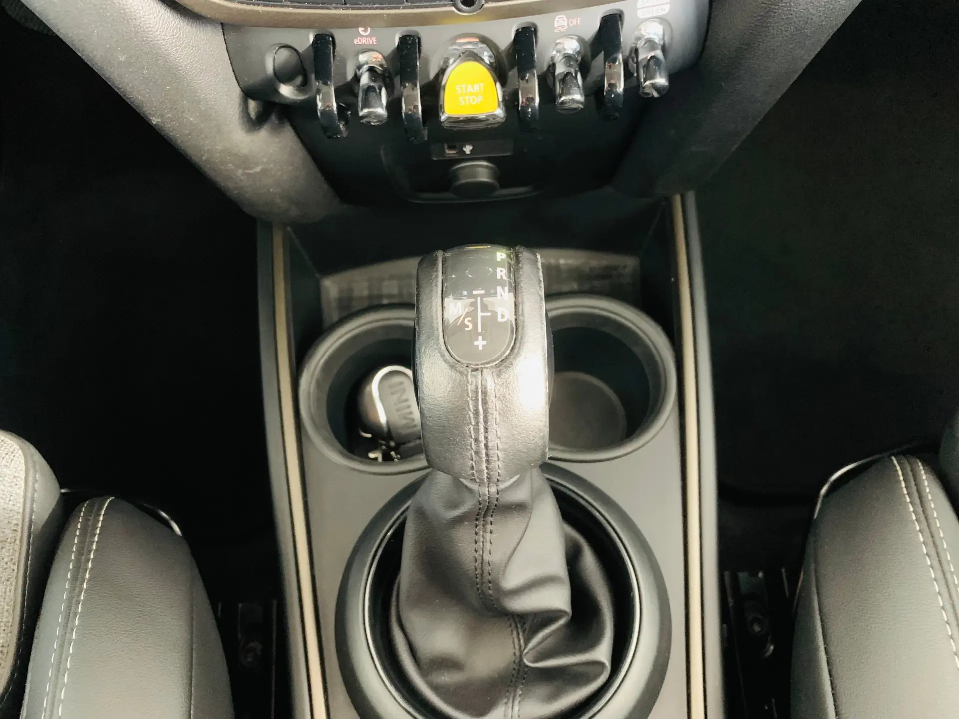 MINI Countryman Cooper SE ALL4 Auto 33