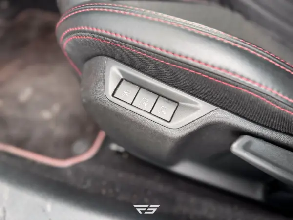 Peugeot 308 1.6 e-THP GTi 21