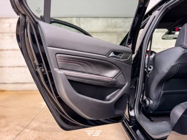 Peugeot 308 1.6 e-THP GTi 13