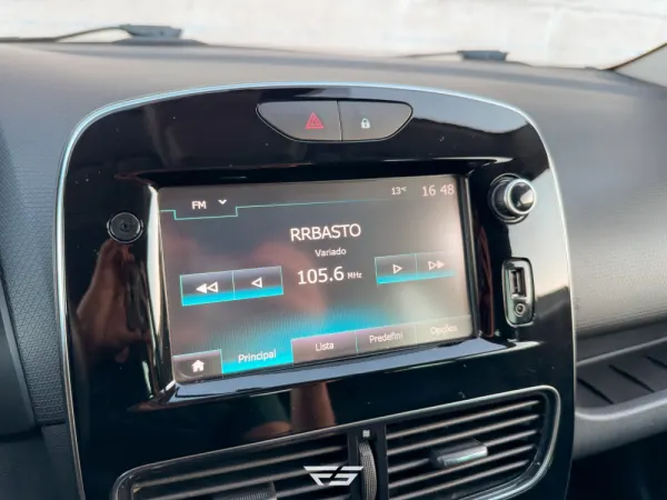 Renault Clio 0.9 TCE Limited 32