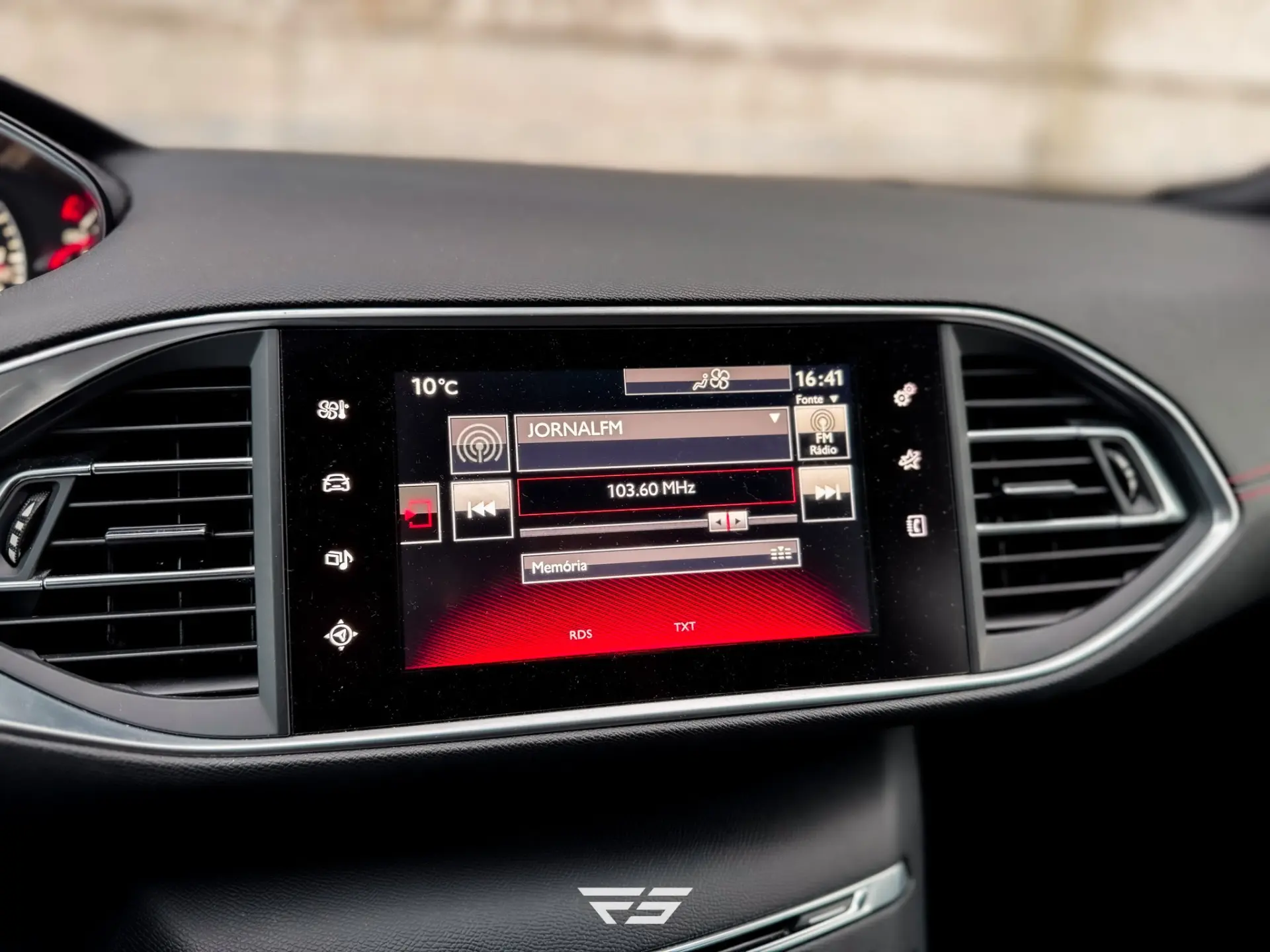 Peugeot 308 1.6 e-THP GTi 33