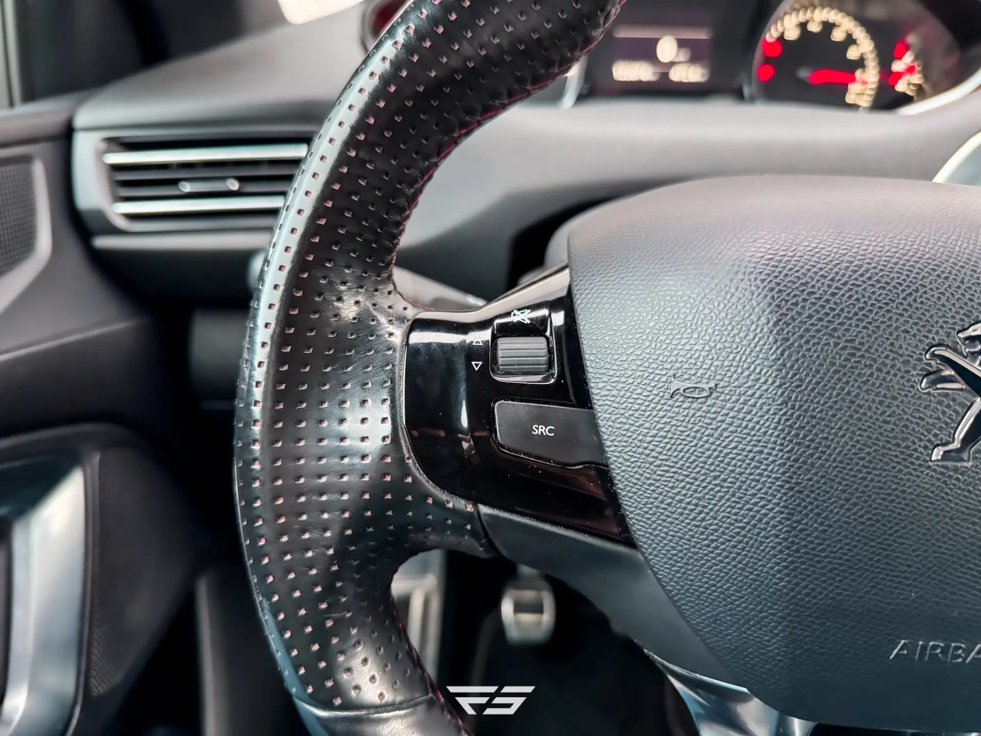 Peugeot 308 1.6 e-THP GTi 27