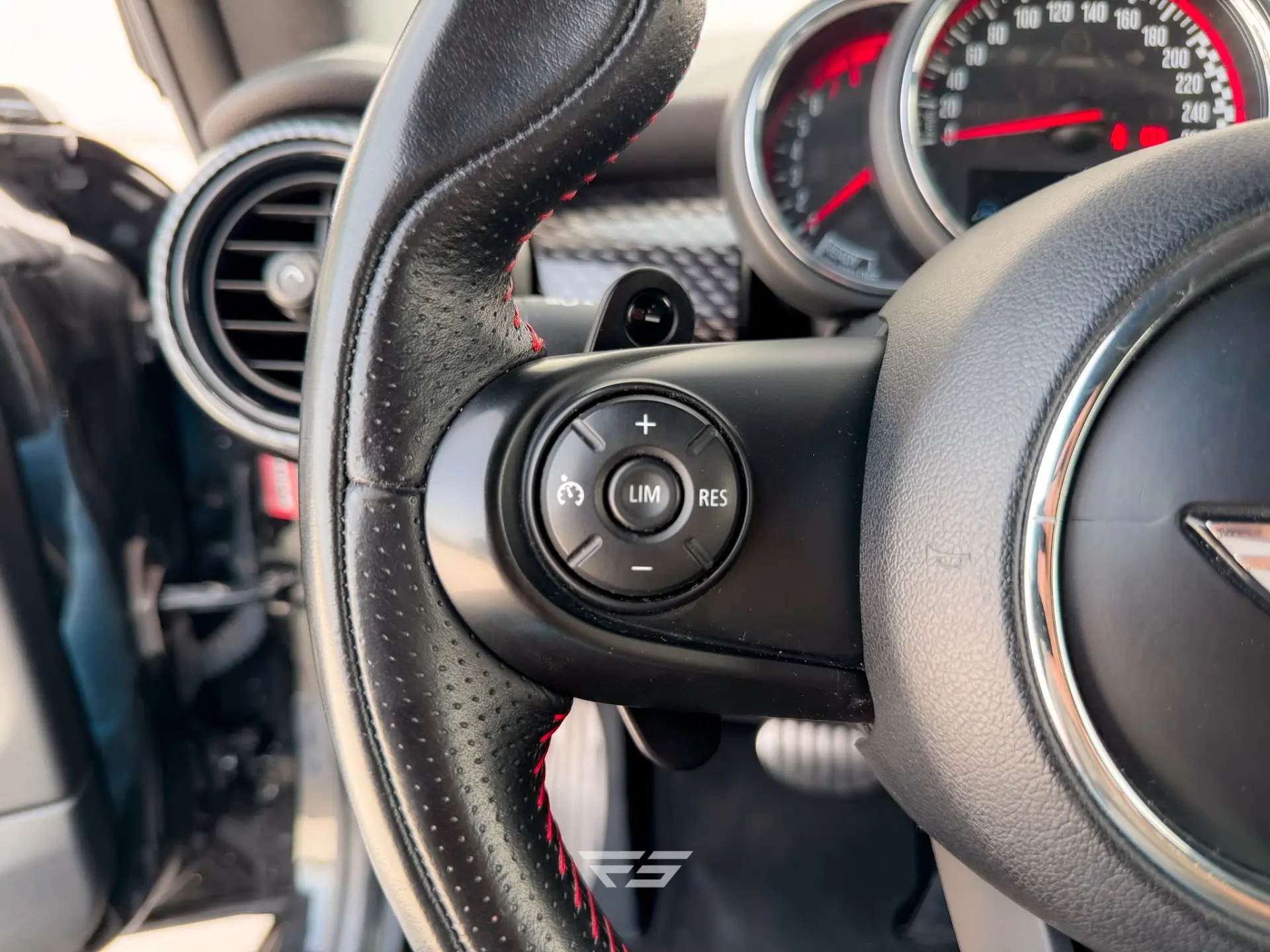 MINI 3 Portas John Cooper Works Auto Desportiva 20