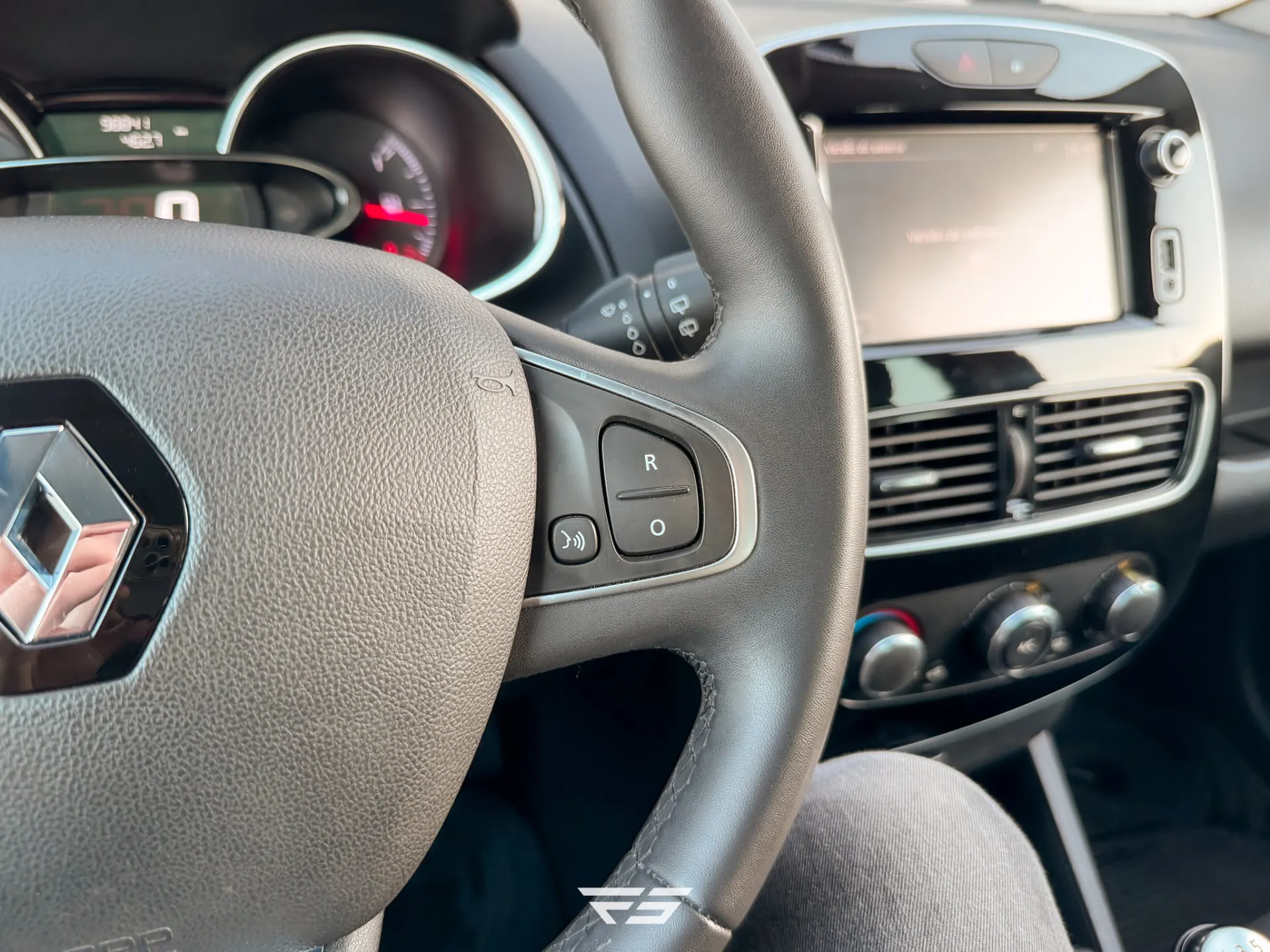 Renault Clio 0.9 TCE Limited 29