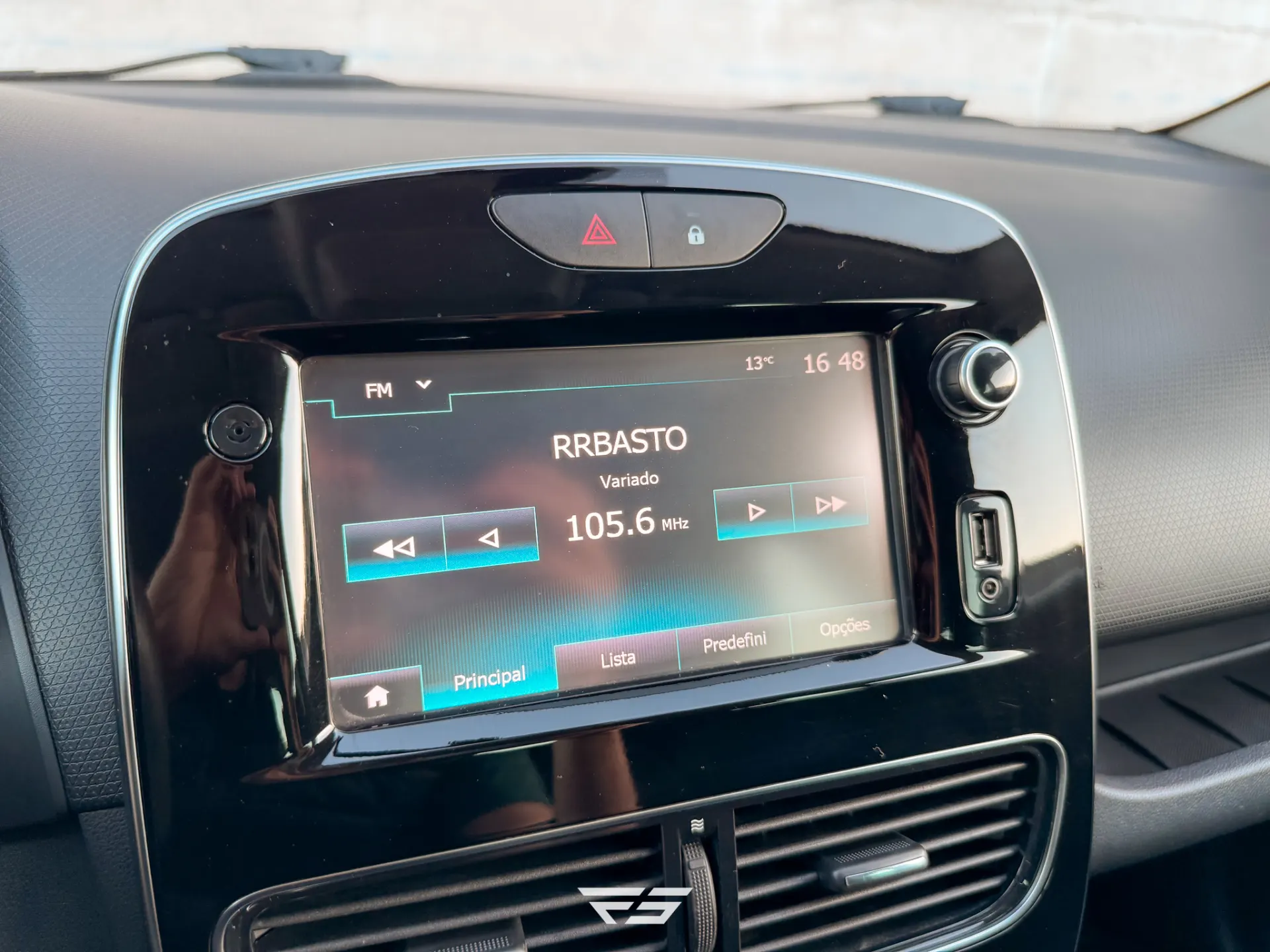 Renault Clio 0.9 TCE Limited 32