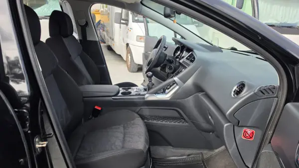 Peugeot 3008 1.6 HDi Allure 7