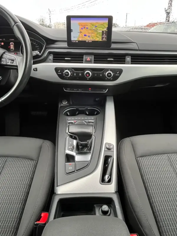 Audi A4 Avant 2.0 TDI Advance S tronic 10