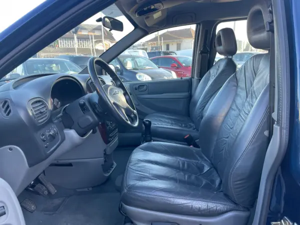 Chrysler Voyager 2.5 CRD LX 11