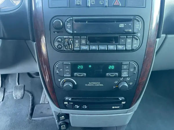 Chrysler Voyager 2.5 CRD LX 20