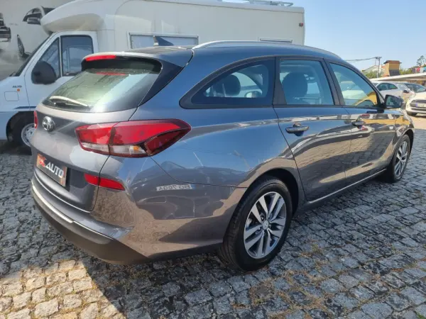 Hyundai i30 SW 1.6 CRDI Launch Edition 4