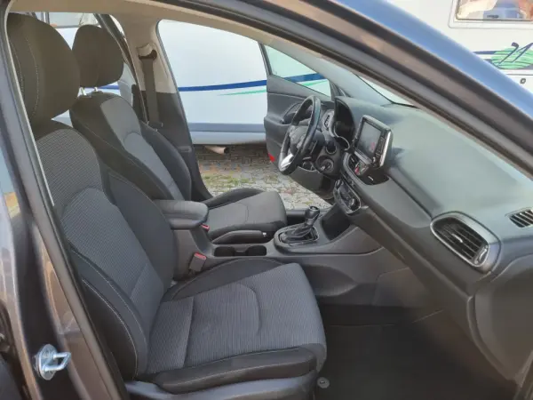 Hyundai i30 SW 1.6 CRDI Launch Edition 17