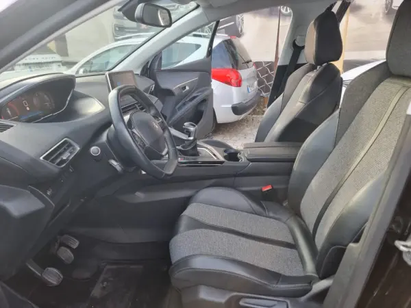 Peugeot 5008 1.5 BlueHDi Allure 6