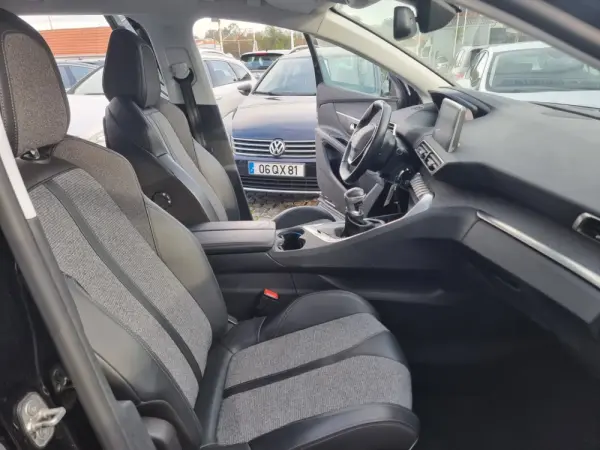 Peugeot 5008 1.5 BlueHDi Allure 7