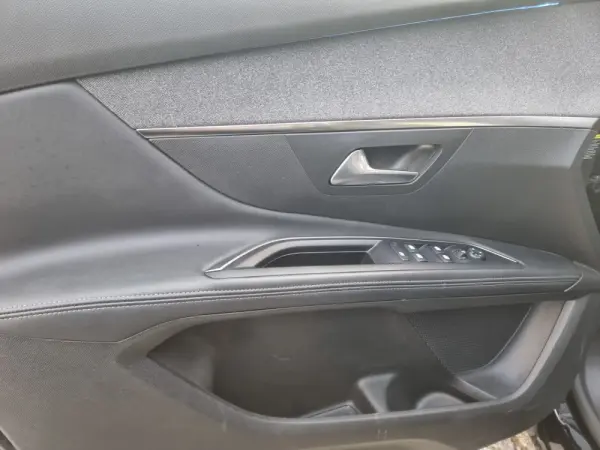 Peugeot 5008 1.5 BlueHDi Allure 26